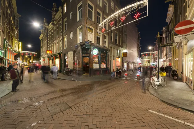 Hotel di Amsterdam Dengan Gim