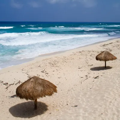 Các khách sạn gần Laguna Poza Reyna