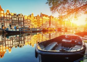 Vé máy bay Uni Air đi Amsterdam