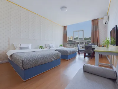 Chunjiang Business Hotel (Zhongxian Bus Terminal Shop)