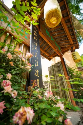 Yinxian Bieyuan Hostel Hotel di Danjiangkou