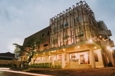 Panahouse Surabaya Hotel dekat Unesa Lake Ketintang