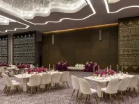 Pullman Doha West Bay Hotels near Corniche