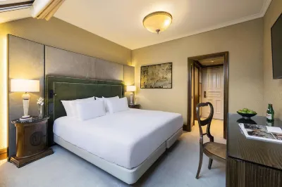 NH Collection Carlo IV Hotels near Marks and Spencer