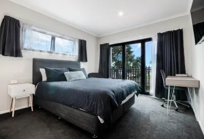 Acl Studio Units Hoteles cerca de Holy Cross Catholic Church