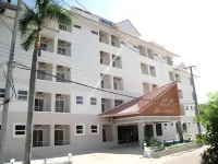 BT Grand Condotel Hotel berhampiran Wat Bo Nam