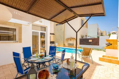 Villa Vitamin Blue Hotel berhampiran Villa Serenity