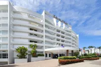 DoubleTree by Hilton Cairns Hotels near Cairns Esplanade Lagoon