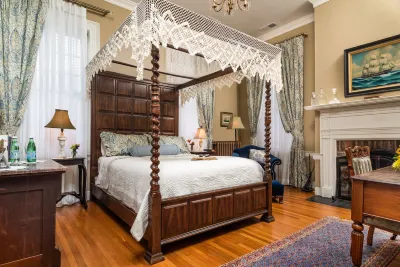 Ironclad Inn & Bourbon Room Hotels in Fredericksburg
