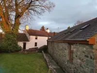 Barn Conversion at the Old Watermill - Snowdonia & Zip World Around the Corner. 班戈大學附近的飯店