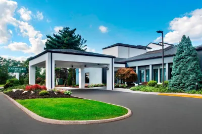 Courtyard Newark Liberty International Airport Hotels near Newark - Penn Station