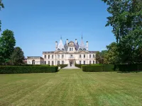 Château de Lussac Hotels in Montagne