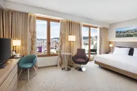 Hilton Garden Inn Tirana Hôtels à proximité de : Skanderbeg Square