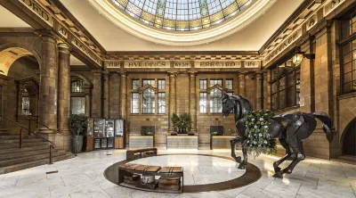 Kimpton CLOCKTOWER HOTEL Các khách sạn gần China Town