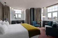 NH Collection Amsterdam Flower Market Hotel berhampiran Swimming Institute Siemon