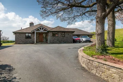 Beacons View B&B Hotels near Blaen Llynfi Castle