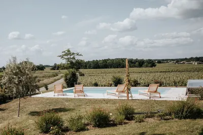 Château La Grande Clotte Hotels in Montagne
