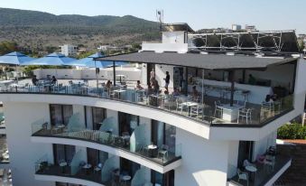 Blue Eye Hotel