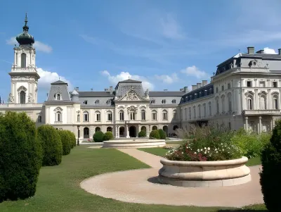 Kristály Hotel Hotels near Keszthelyi Református Egyházközség temploma