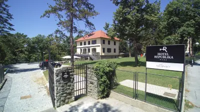 Hotel Republika Hoteles cerca de Puerta de Piedra