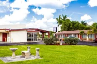 Econo Lodge Inn & Suites Hotels in Homestead