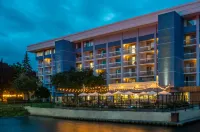 Holiday Inn Kingston-Waterfront Hotel dekat Isabel Bader Centre for the Performing Arts