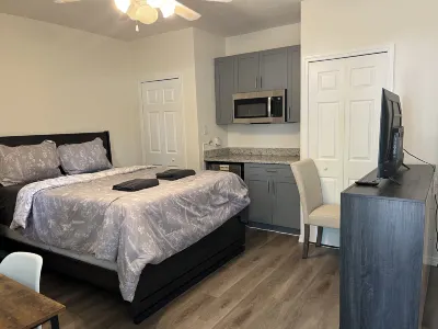 ZenHomes ในกลางแจ้งที่ Brandon ใกล้ Tampa & Valrico โรงแรมใน
