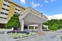 Pardisan Hotel Hotels near بوستان علیزاده