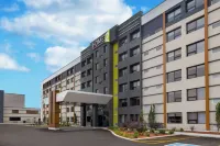Home2 Suites by Hilton Kingston Hotel dekat Isabel Bader Centre for the Performing Arts