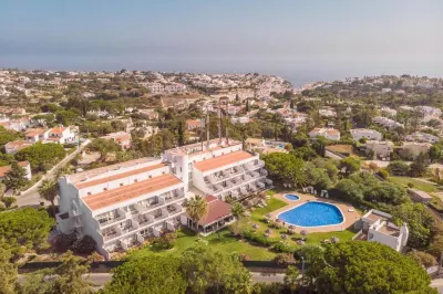 Carvoeiro Garden Hotel Отели в г. Lagoa