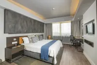 Rainbow Towers Hotel & Conference Centre Hotels near Meikles Gardens