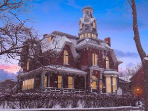 Hochelaga Inn