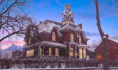 Hochelaga Inn โรงแรมใกล้The Isabel Bader Centre for the Performing Arts
