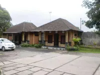 Pelangi Homestay RedPartner Hotel dekat Tepi danau beratan
