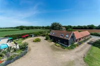 Birds Farm Hotels near Hoilday Inn Amusements