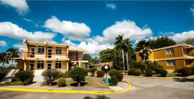 Villa Bayamo Hotels near Infantil Chapuzon Park
