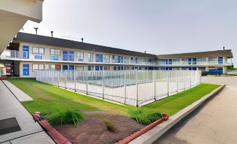 Home 6 Motel