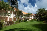 Coco Reef Resort & Spa Hotel berhampiran Pigeon Point Beach