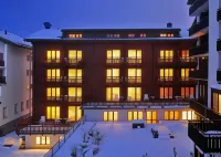 Hotel Continental Hotels near Mountaineer's Cemetery