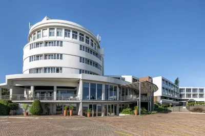 Montebelo Girassol Maputo Hotel Отели рядом с достопримечательностью «Nucleo de Arte»