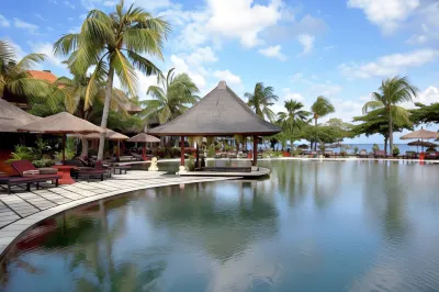 Keraton Jimbaran Beach Resort Отели рядом с достопримечательностью «Храм Пура Лухур Улувату»