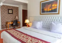 Hotel Taj Mahal Hotels near Sa'dabad Cultural and Historical Complex