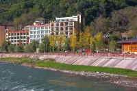 Blackwater Glacier Escape Hotel