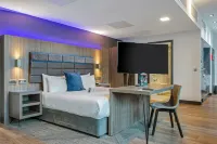 Roomzzz Manchester Victoria Các khách sạn gần China Town