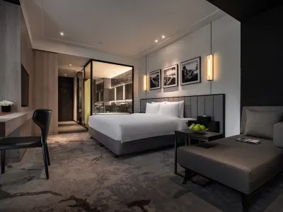 Crowne Plaza Danang City Centre Hoteles cerca de Lotus Residence