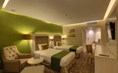 Enghelab Hotel Hotels near Sa'dabad Cultural and Historical Complex