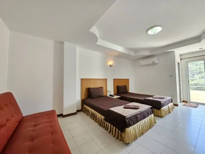 BT Grand Condotel Hotel berhampiran Wat Bo Nam