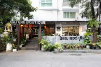 自然精品飯店拉差約廷 曼谷廊曼機場附近的飯店
