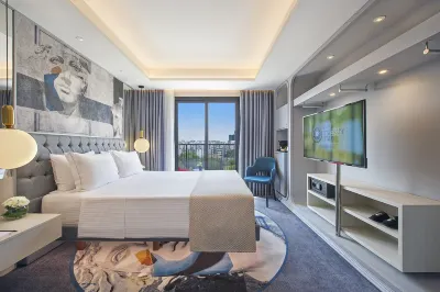Gate Twenty Two Boutique Hotel Hotels near Spyros Kyprianou Park