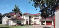 Gatheringfate Hotels near Meikles Gardens
